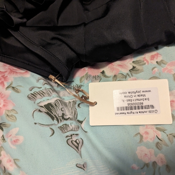 Evie swimsuit in Black - Picture 8 of 11